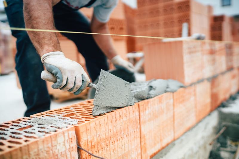 Ziegel werden gemauert