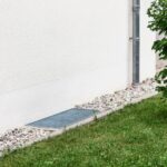 Fallrohr und Drainagesteine