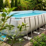 Kleiner Pool im Garten