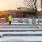 Baustelle bei Schnee und Eis